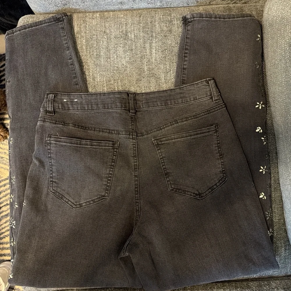 Embellished Elegant Crustal‎ Flowers Camila Coelho Black/Gray High Rise Jeans 12